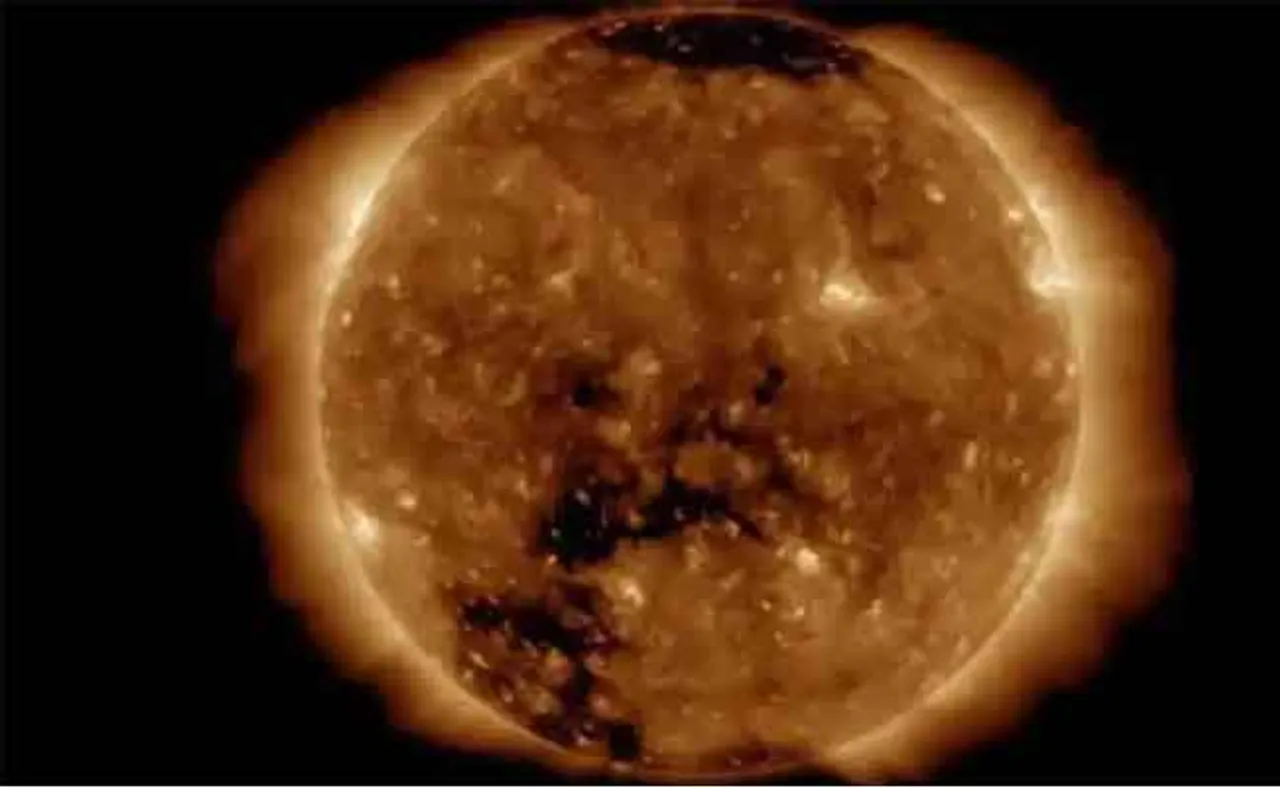 ପୃଥିବୀ ମୁହାଁ ସୌର ଝଡ଼: କାମ କରିବନି ମୋବାଇଲ ନେଟଓ୍ୱର୍କ, ଟିଭି!