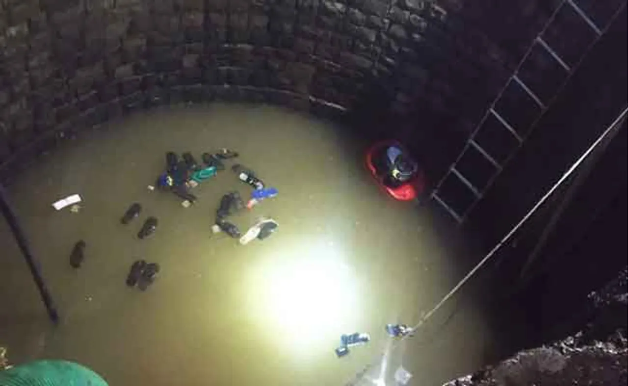 କୂଅରେ ପଡ଼ିଗଲେ ୩୨ ଲୋକ