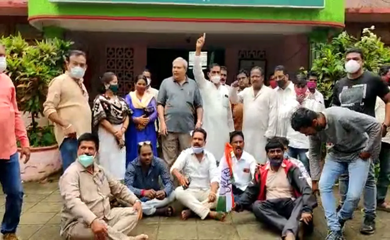 ସାର କଳାବଜାରୀକୁ ନେଇ ଜିଲ୍ଲା କୃଷି ଆଧିକାରୀଙ୍କ କାର୍ଯ୍ୟାଳୟ ଘେରାଓ