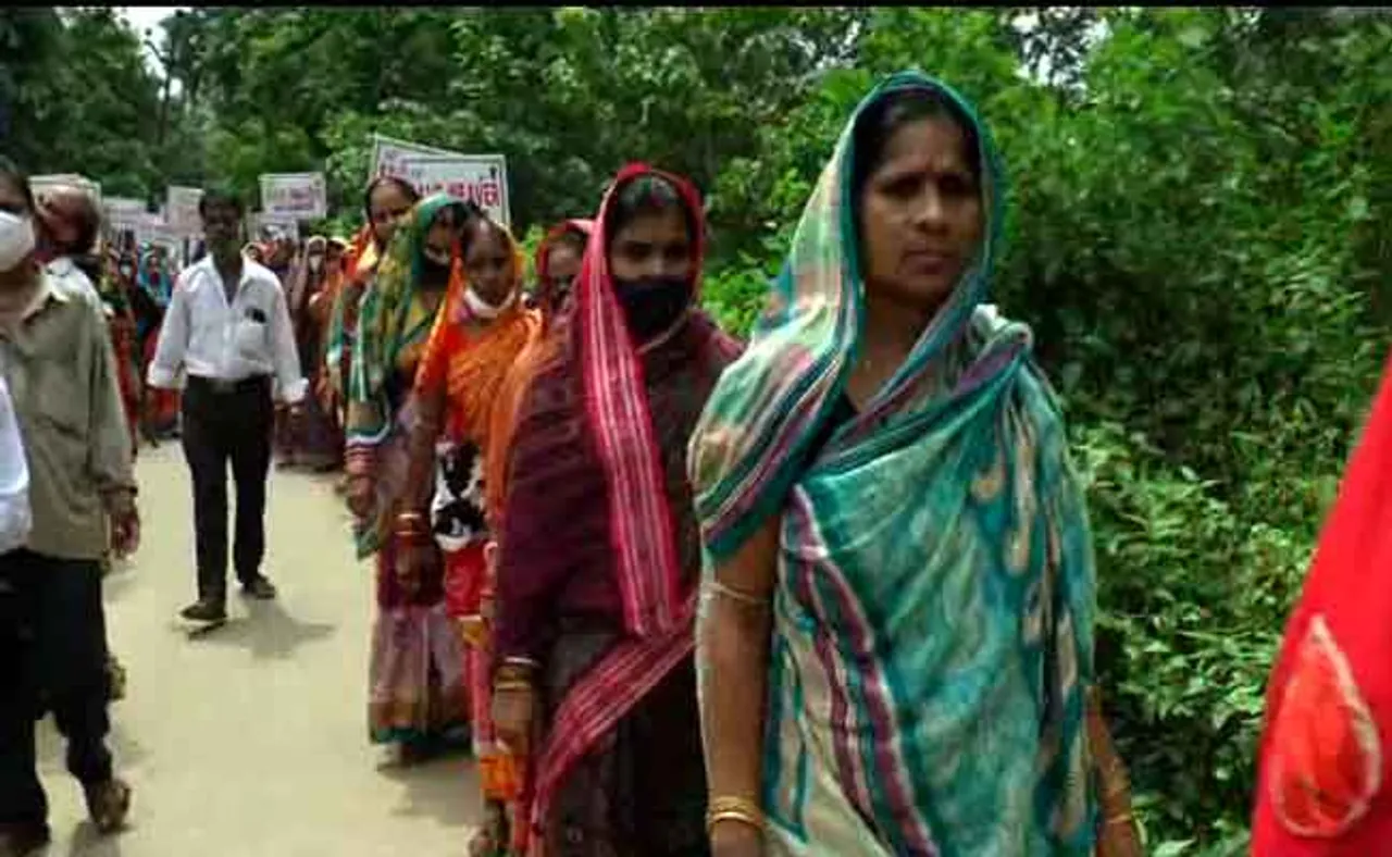 ଆମକୁ ଅଟକାଅନି, ଆମେ ଚାଲିଲୁ ନବୀନ ନିବାସ