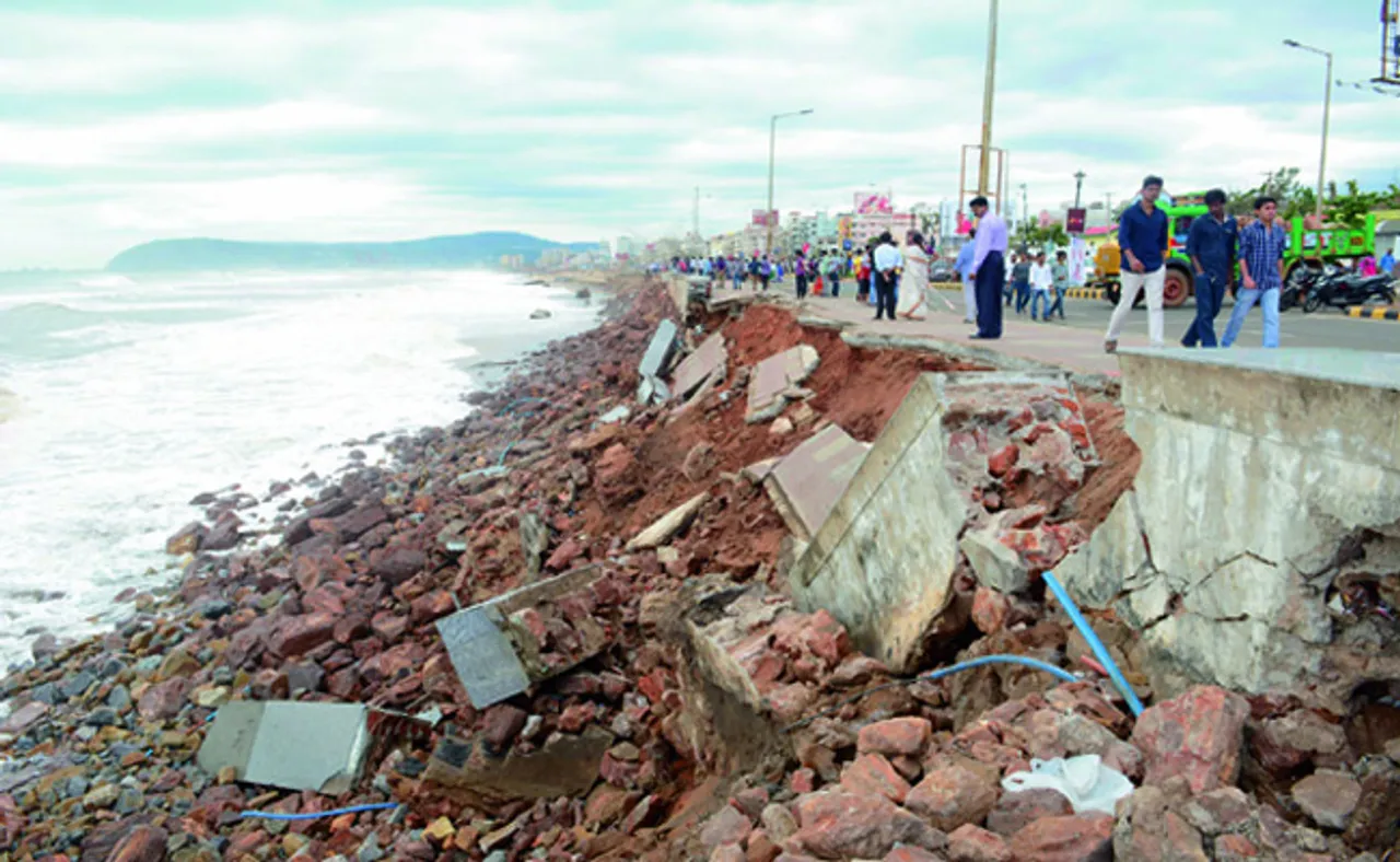 କୂଳ ଲଂଘୁଛି, ୧୦ରୁ ୧୨ ଫୁଟ ଜୁଆର ଉଠୁଛି