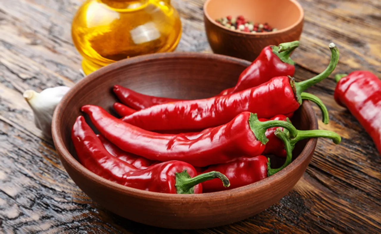 କେଉଁମାନଙ୍କୁ ଭୁଲ୍‌ରେ ବି ଲଙ୍କା ଖାଇବା ମନା