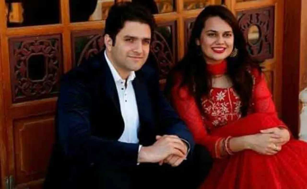 ଅଲଗା ହେଲେ ଆଇଏଏସ୍‌ ପ୍ରେମପକ୍ଷୀ ଟିନା ଓ ଅଥର