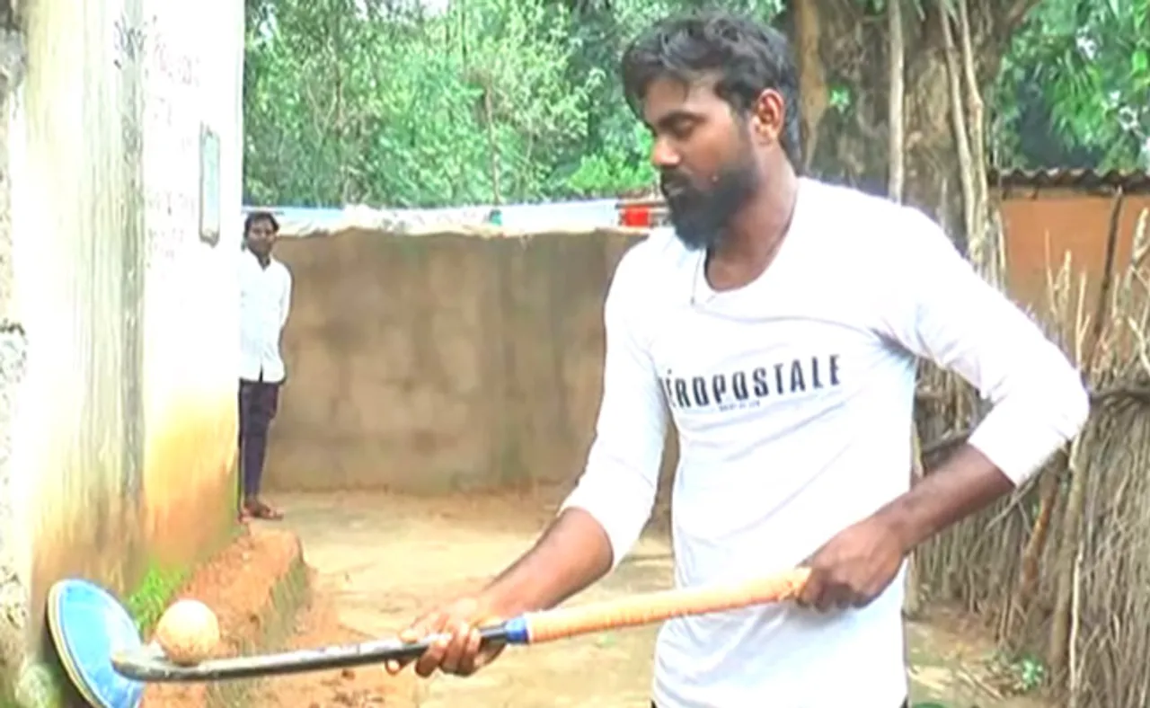 ହକିର ଏନ୍ତୁଡ଼ିଶାଳରେ ଦାଦନ ଦୁଃଖ, ଷ୍ଟିକ୍ ବଦଳରେ ଜାଲ ଧରୁଛନ୍ତି ଜାତୀୟ ଖେଳାଳି