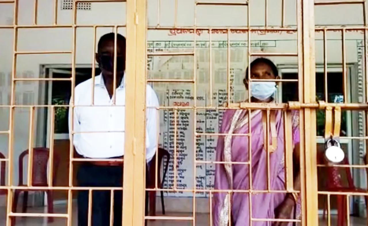 ସ୍ୱାଧୀନତା ଦିବସରେ ସରପଞ୍ଚଙ୍କୁ ପକାଇଲେ ତାଲା