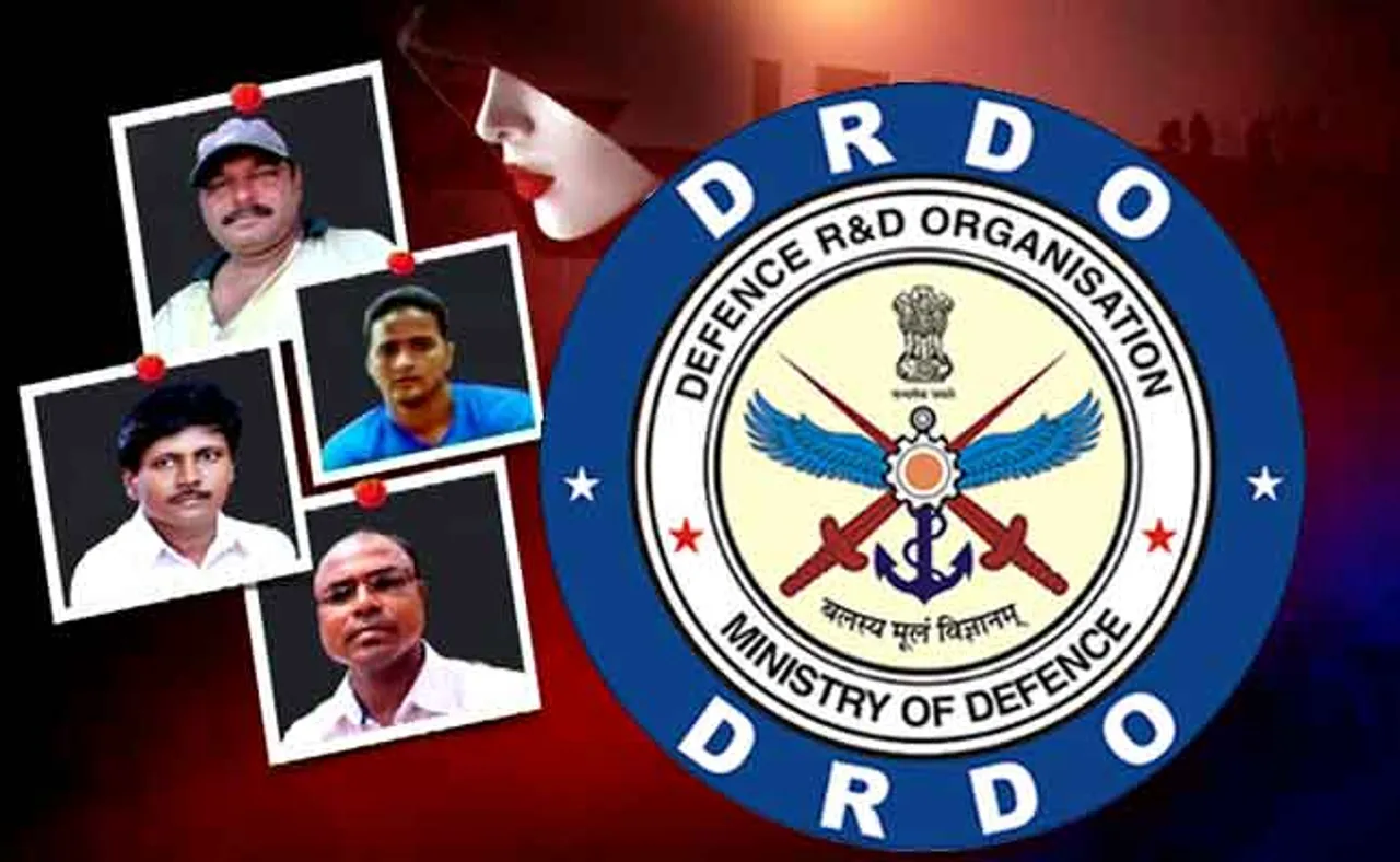 ବନ୍ଧା ହେବା ପରେ ଅଭିନୟ କଲେ ଗୁପ୍ତଚର, ଗାଇଲେ ଜାତୀୟ ସଙ୍ଗୀତ