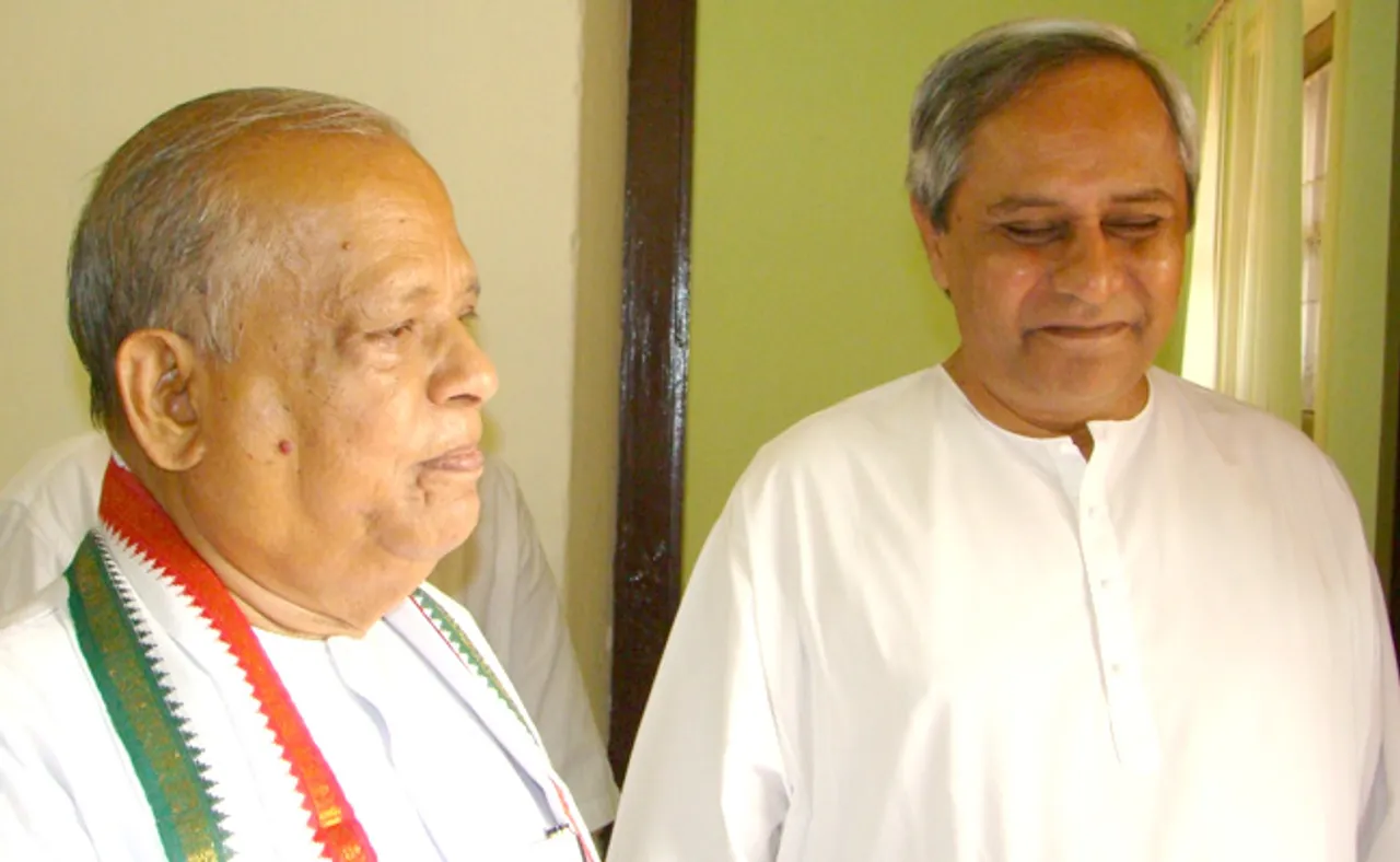 ‘ଦିବ୍ୟଶଙ୍କର’ ନିଆଁକୁ ଅଣ୍ଟିରେ ପୁରାଇଛନ୍ତି ନବୀନ: ଜାନକୀ ଯୁଗର ପୁନରାବୃତ୍ତି ହେବ କି?