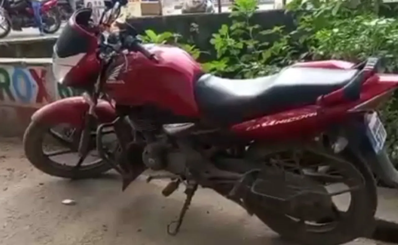 ଦୋକାନ ଆଗରୁ ଡିକି ତାଡ଼ି ଲୁଟିନେଲେ