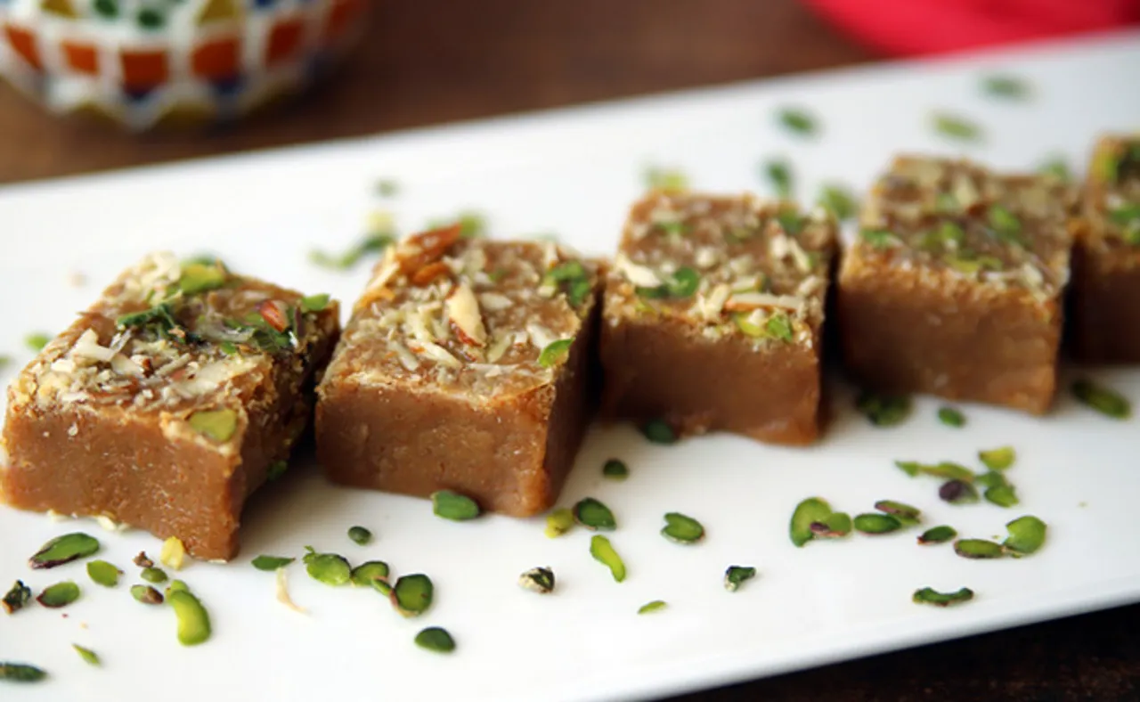 ଏଥର ଦିପାବଳୀରେ ଘରେ ପ୍ରସ୍ତୁତ କରନ୍ତୁ ସ୍ୱାଦିଷ୍ଟ ‘ମୋହନଥାଲ୍‌’