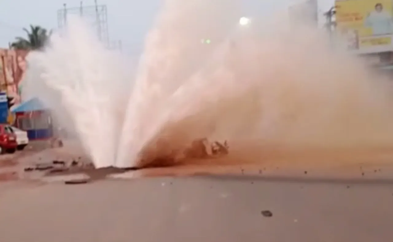 କଟକ ସହରରେ ପୁଣି ଫାଟିଲା ପାଇପ୍ ଲାଇନ୍