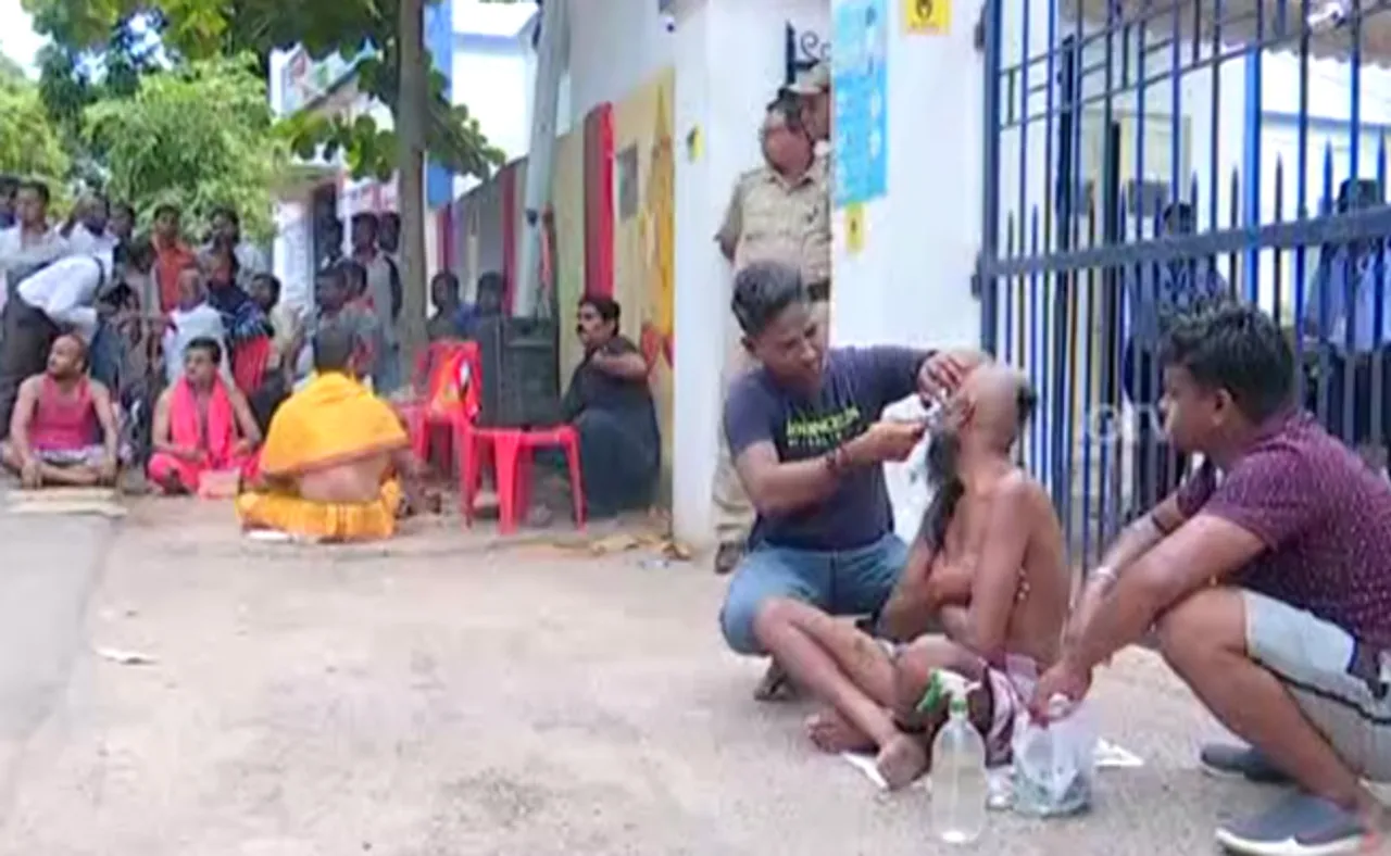 ଟାଟା ବିରୋଧରେ ହୋମ ଯଜ୍ଞ କଲେ, ଲଣ୍ଡା ହେଲେ