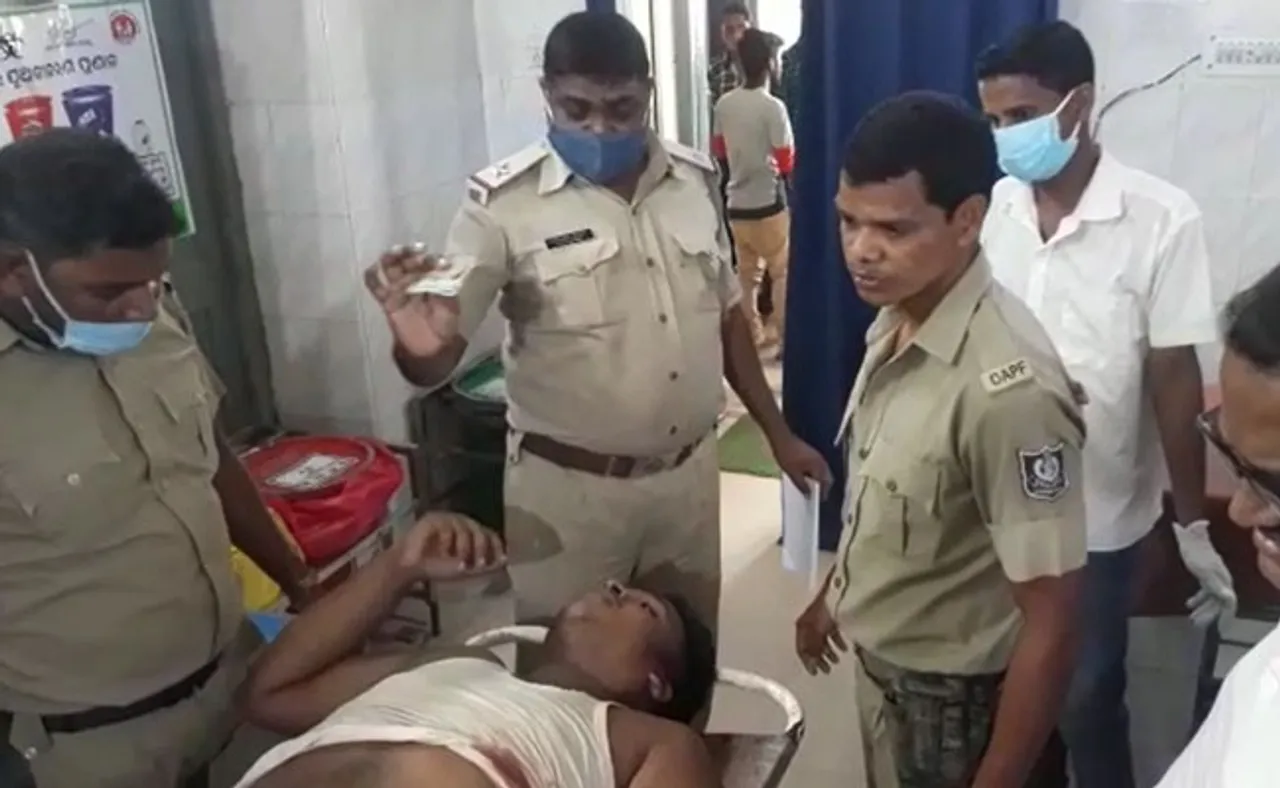 ପୁଲିସ ବାପାର ବନ୍ଧୁକ ଦେଖାଇ ବ୍ୟାଙ୍କ ଲୁଟ୍‌