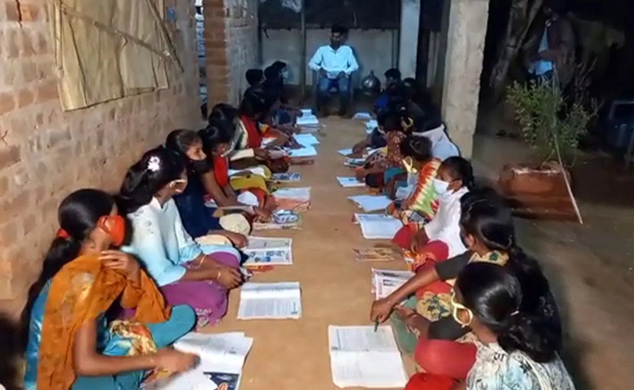 ପକେଟ୍‌ ମନି କାଟି ଗରିବ ପିଲାଙ୍କୁ ପାଠ ପଢ଼ାଉଛନ୍ତି ଅବକାରୀ କନ୍‌ଷ୍ଟେବଲ୍‌