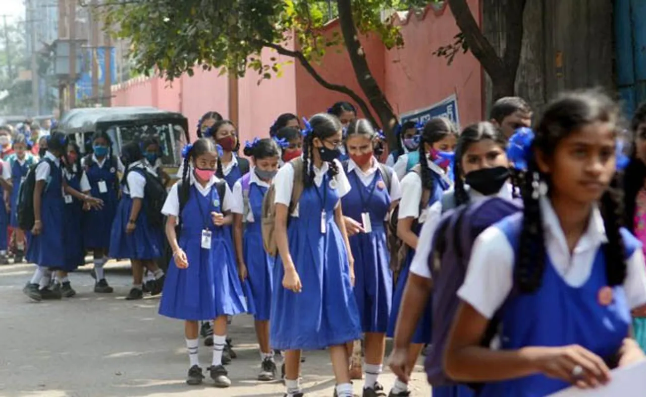 ଖୋଲିଲା ସ୍କୁଲ, ଏକାଥରକେ ୨୮ ଛାତ୍ରୀ କରୋନା ସଂକ୍ରମିତ