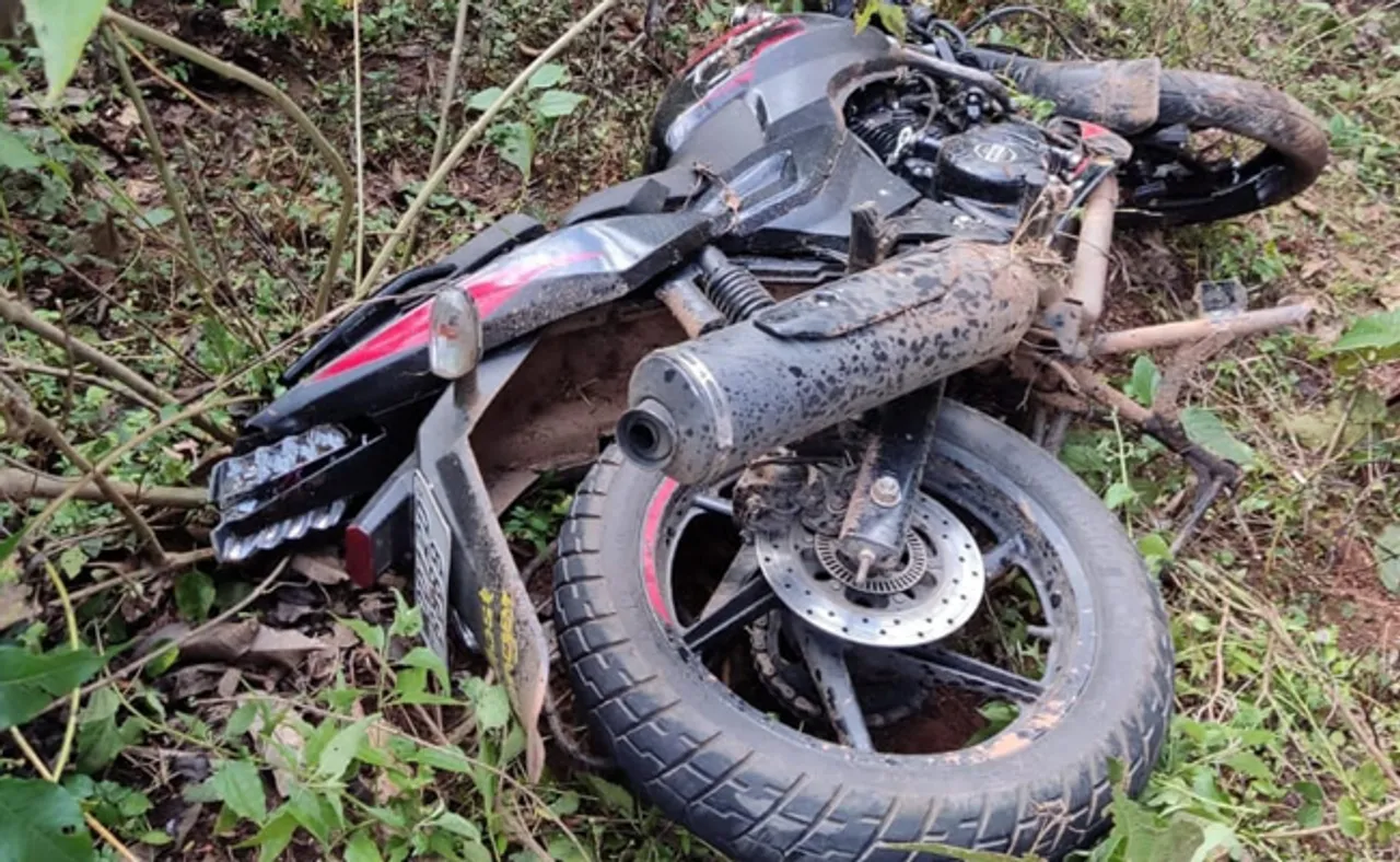 ଗଛରେ ପିଟିହେଲା ବାଇକ୍, ଚାଲିଗଲା ୨ ଜୀବନ