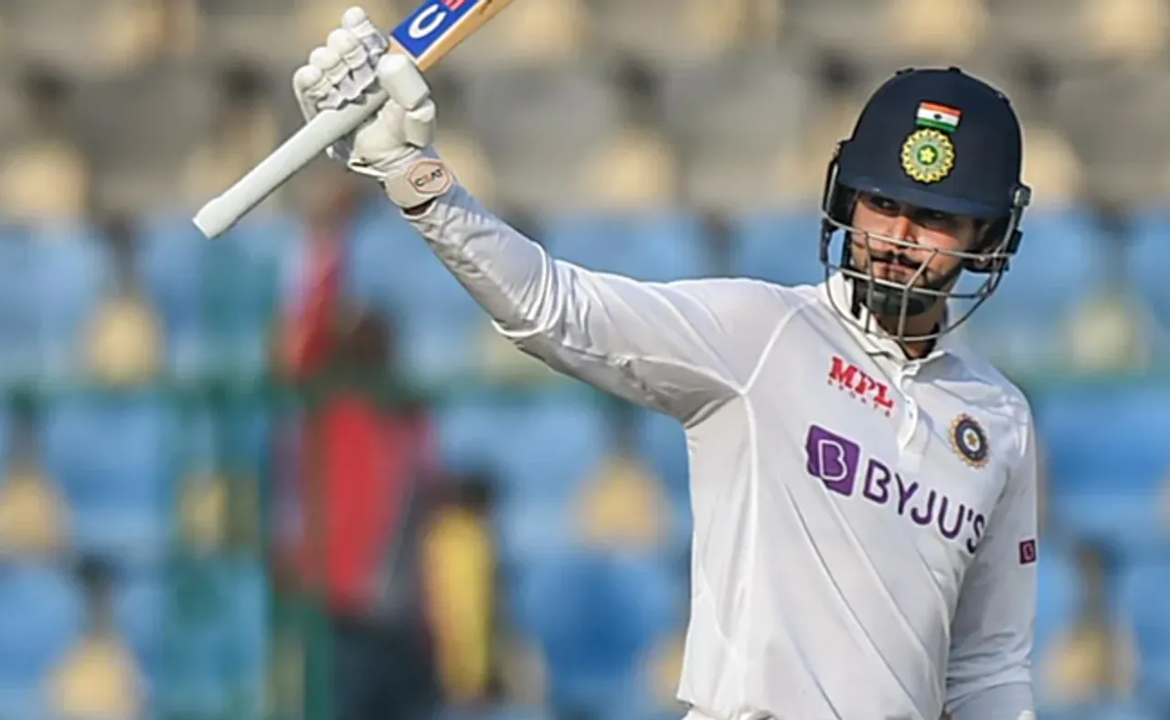 ପଦାର୍ପଣରେ ଶତକ ମାରିଲେ ଆୟର୍