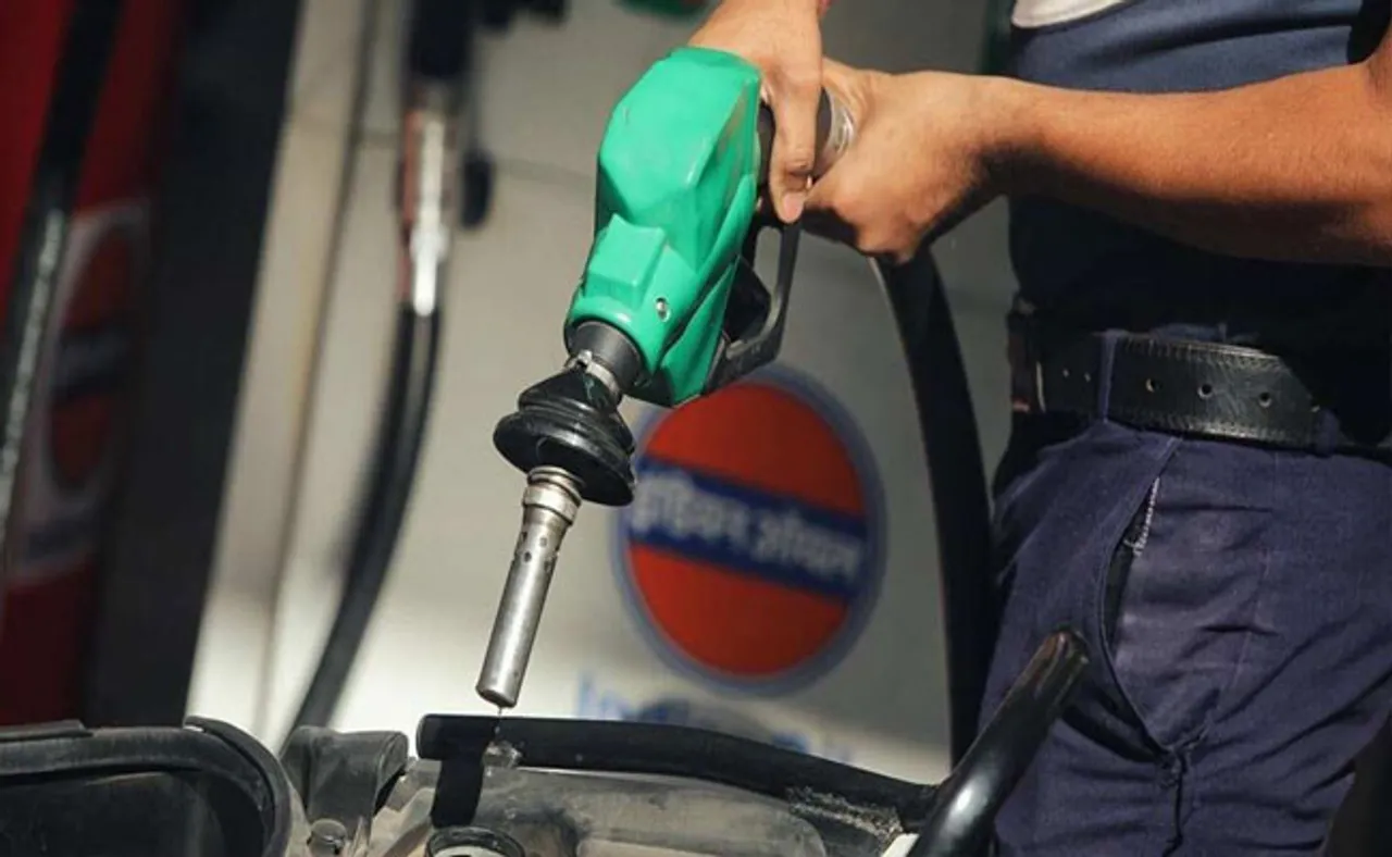 ପେଟ୍ରୋଲ ୧୦ ଟଙ୍କା ଏବଂ ଡିଜେଲ ୫ ଟଙ୍କା କମାଇଲା ଏହି ରାଜ୍ୟ