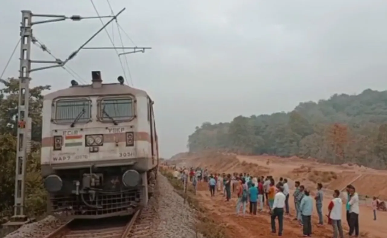 ଅଟକି ରହିଛି ତପସ୍ୱିନୀ ଏକ୍ସପ୍ରେସ, ଯାତ୍ରୀ ହଇରାଣ