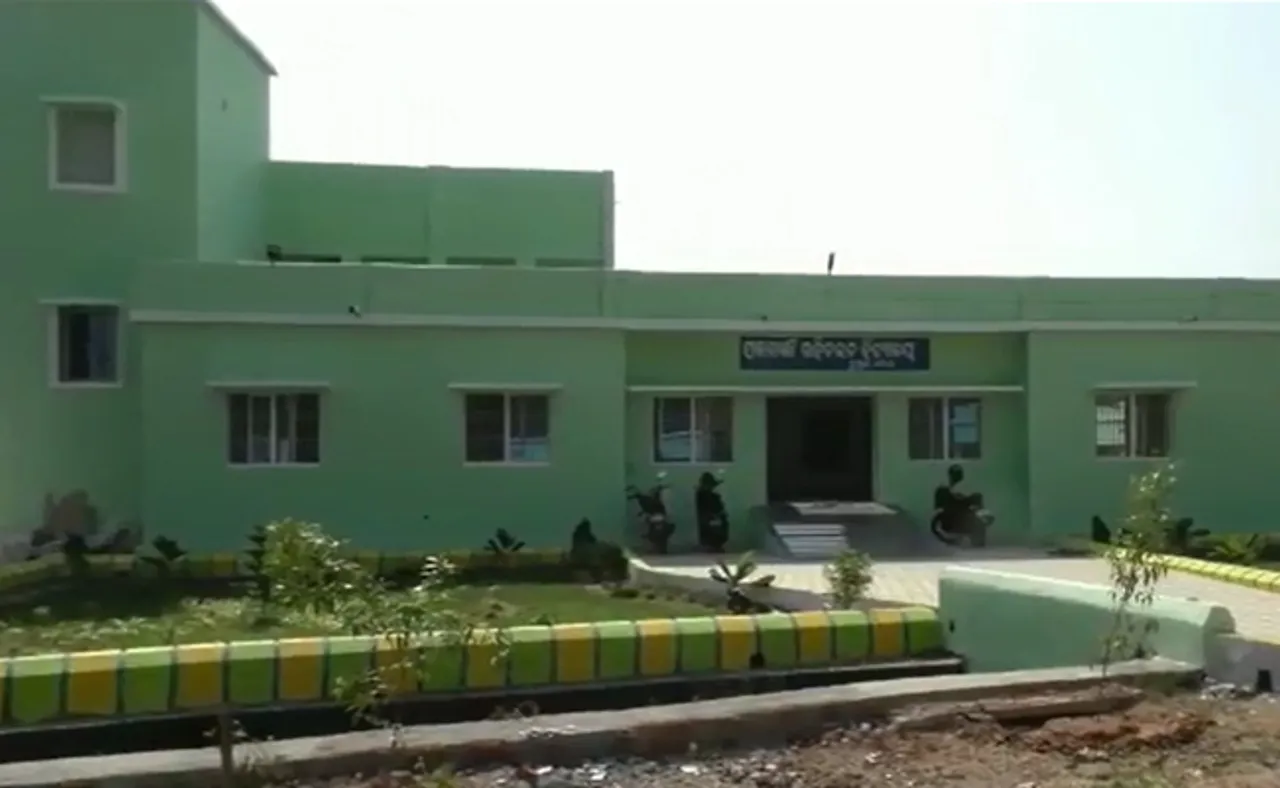 ସ୍ମାର୍ଟ ସ୍କୁଲରେ ଜଣେ ବି ଶିକ୍ଷକ ନାହାନ୍ତି