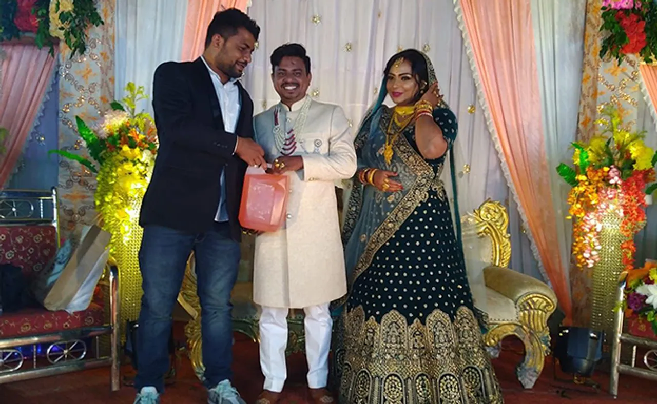 ଉପହାରରେ ନବଦମ୍ପତିଙ୍କୁ ମିଳିଲା ୫ ଲିଟର ପେଟ୍ରୋଲ