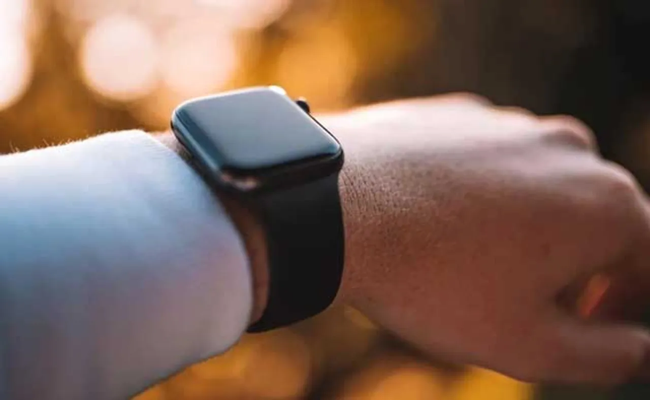 ଅନ୍‌ଲାଇନ୍‌ରେ Apple Watch 6 ମଗାଇଲେ ଅଭିନେତା, ଆସିଲା ପଥର