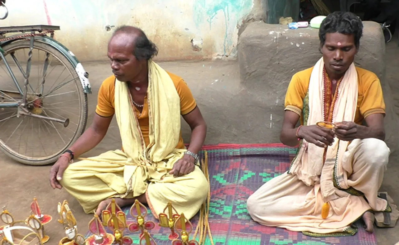 ପରିଚୟ ହରାଉଛି ଦେବଗୁଣିଆ ଜାତି, ପୁନରୁଦ୍ଧାର ଦାବି