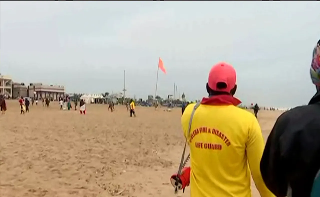 ପୁରୀ ବେଳାଭୂମିରେ ଲାଗିଲା ରେଡ୍ ଫ୍ଲାଗ୍, ୪ଟି ବନ୍ଦର ପାଇଁ ବିପଦ ସଙ୍କେତ ଜାରି