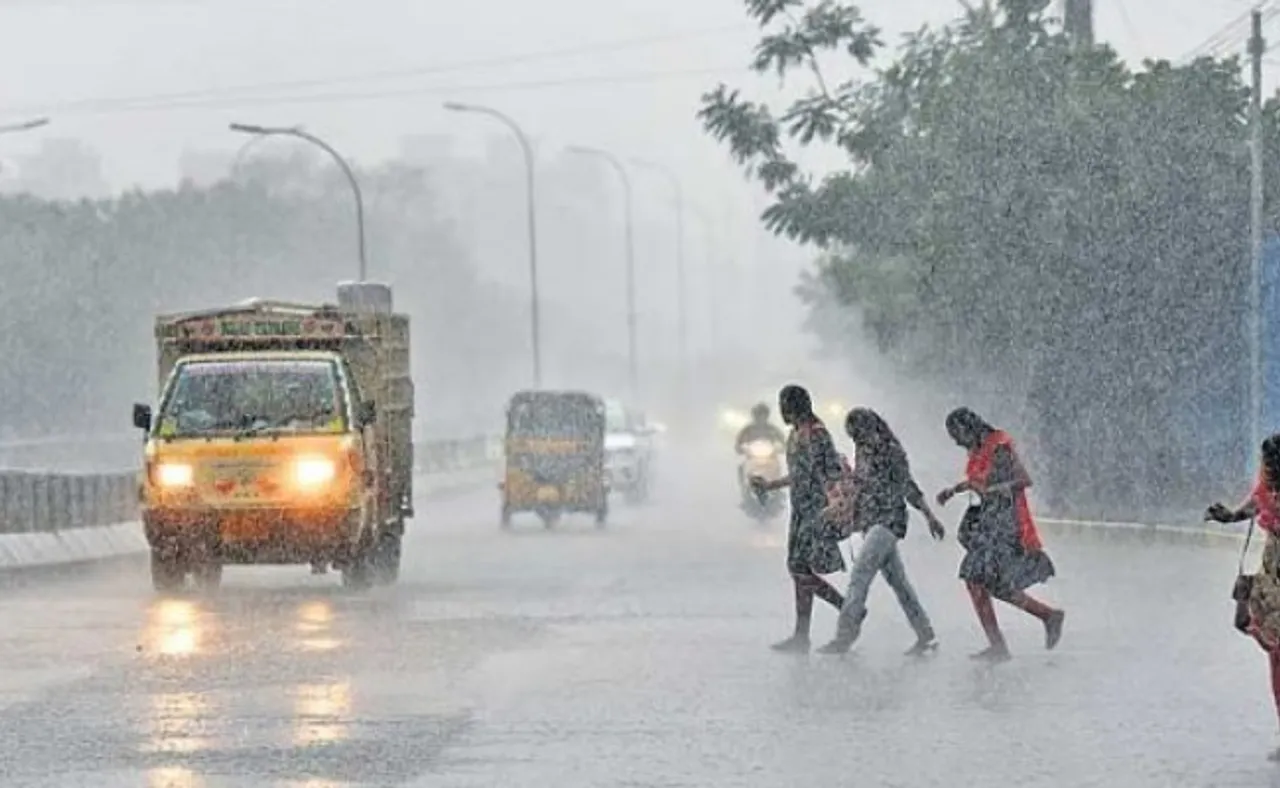 ବାତ୍ୟା ଟଳିଲା,ଏବେ ଖାଲି ବର୍ଷା