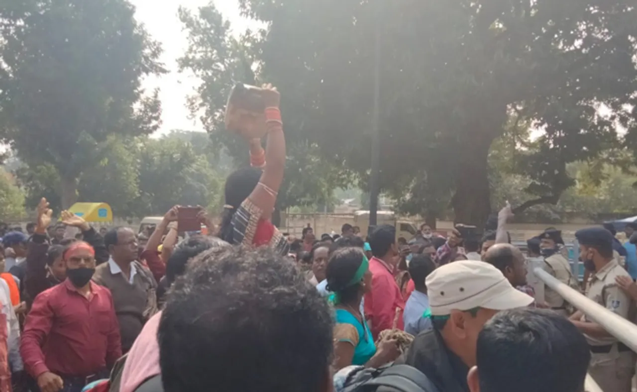 ଦେହରେ ନିଆଁ ଲଗାଇଲେ ତିନି ଗାଁ ସାଥୀ, ମେଡିକାଲରେ ଭର୍ତ୍ତି