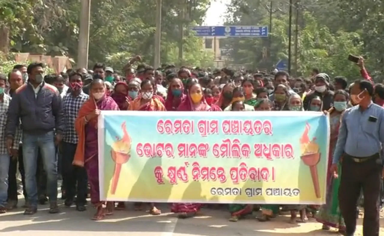 ନିର୍ଦ୍ୱନ୍ଦ୍ୱରେ ବିଜୟୀ ସରପଞ୍ଚଙ୍କୁ ଗ୍ରହଣ କଲେନି ଲୋକେ; କହିଲେ- ଭୋଟ୍‌ ହେଉ