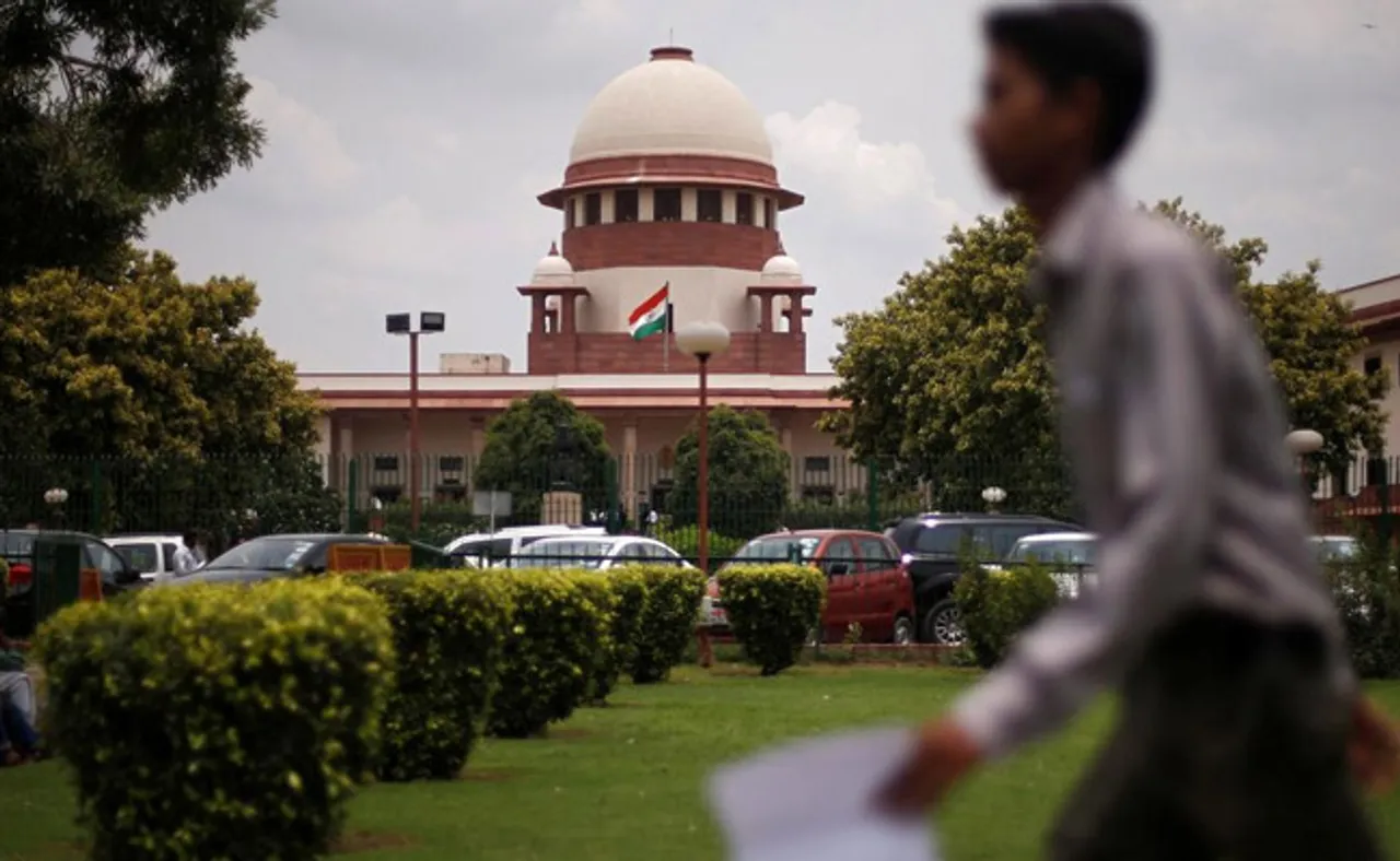 ସୁପ୍ରିମକୋର୍ଟରେ ହିଜାବ ମାମଲା: ଆବେଦନକାରୀ କହିଲେ, ମୌଳିକ ଅଧିକାର କ୍ଷୁଣ୍ଣ ହେଉଛି