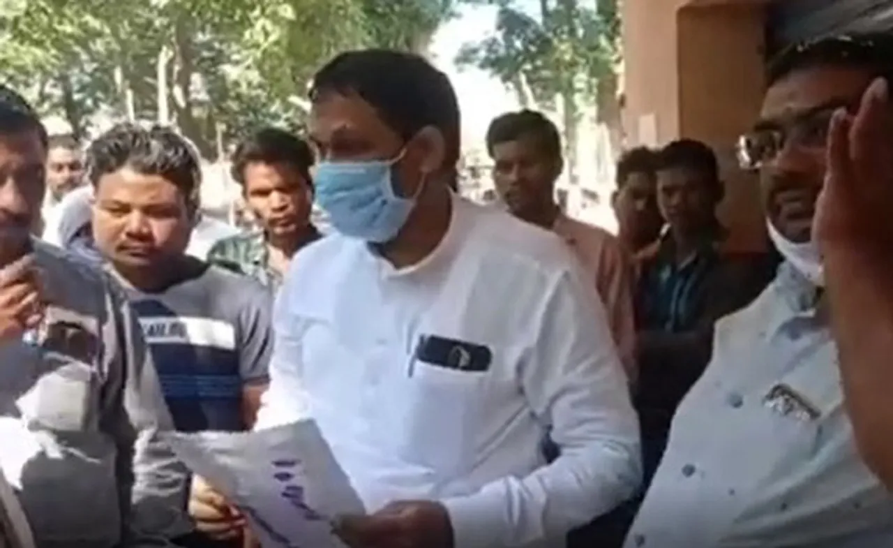 ବାଉଁଶରେ ମୋବାଇଲ୍‌ ଟାୱର ତିଆରି କରି ଉଦ୍‌ଘାଟନ କରିବାକୁ କହିଲେ ଲୋକେ, ବିଧାୟକ ହଟହଟା