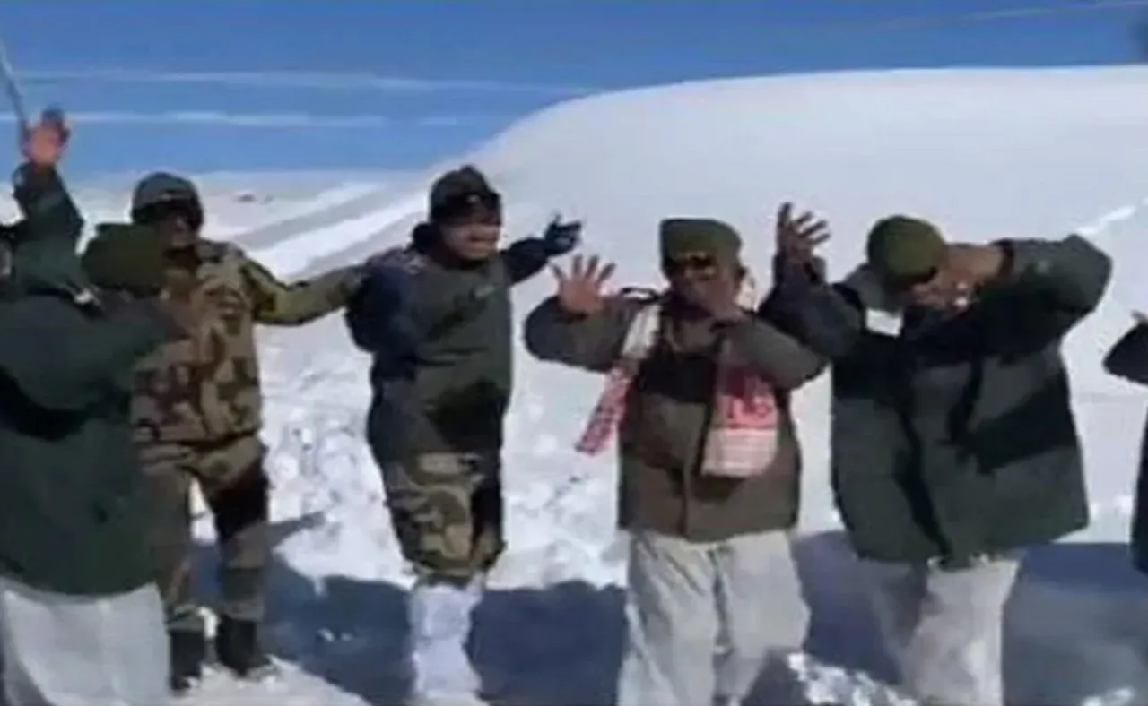 ବରଫ ଭିତରେ 'ବିହୁ' ଡ୍ୟାନ୍ସ କଲେ ବିଏସ୍‌ଏଫ୍‌ ଯବାନ