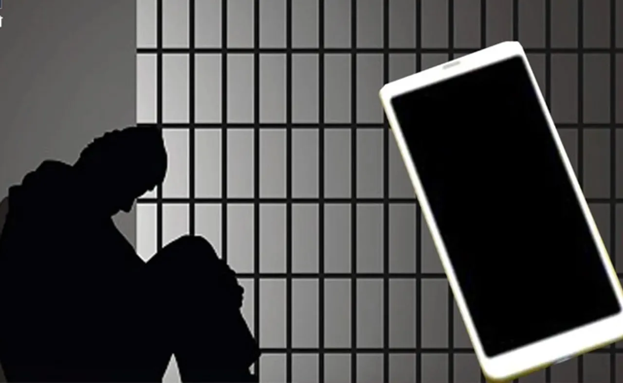 ପୁଲିସକୁ ଡରି ୬ ଇଞ୍ଚର ମୋବାଇଲ ଗିଳି ଦେଲା କଏଦୀ, ତା' ପରେ…