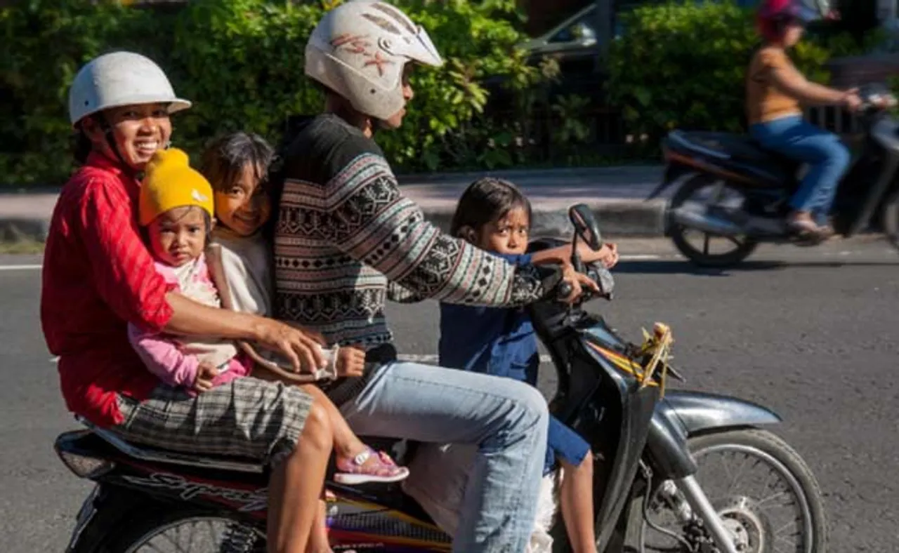 ୪ ବର୍ଷରୁ କମ୍‌ ପିଲାଙ୍କ ପାଇଁ ହେଲ୍‌ମେଟ୍‌ ଓ ସିଟ୍‌ବେଲ୍ଟ ବାଧ୍ୟ