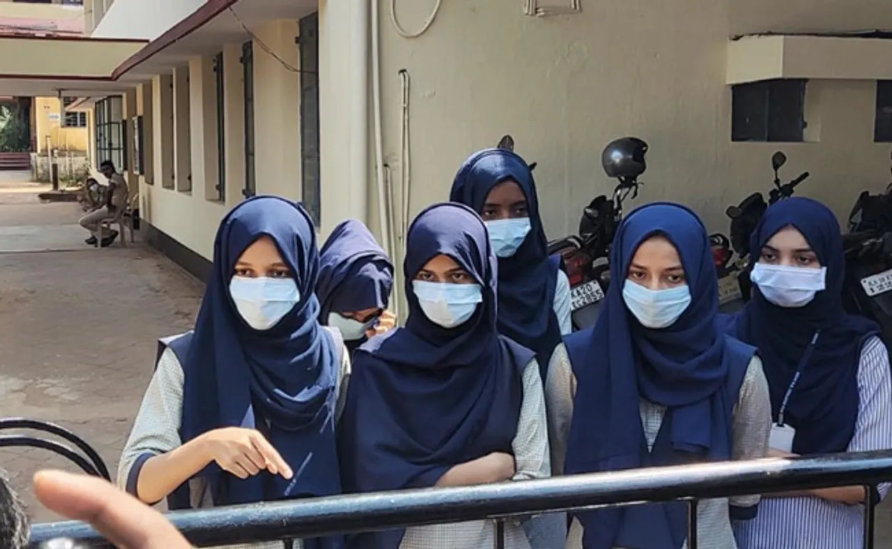 ହିଜାବ ବିବାଦ: ପିଟିସନ ଦାଖଲ କରିଥିବା ଛାତ୍ରୀଙ୍କ ଭାଇଙ୍କୁ ଆକ୍ରମଣ