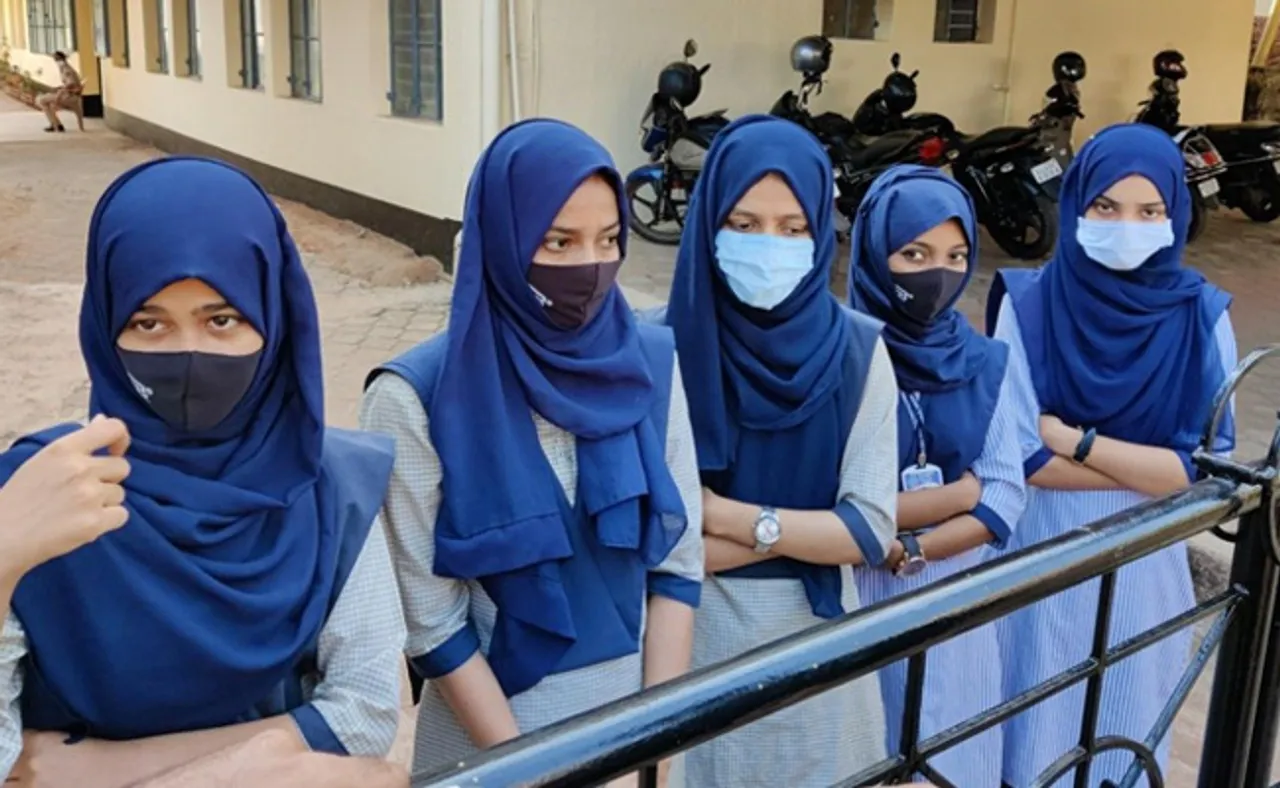 ହିଜାବ ବିବାଦ: ଓଢ଼ଣୀ, ପଗଡ଼ି ଓ କ୍ରସ ନେଇ କାହିଁକି ଚୁପ? ହାଇକୋର୍ଟଙ୍କୁ କହିଲେ ଓକିଲ