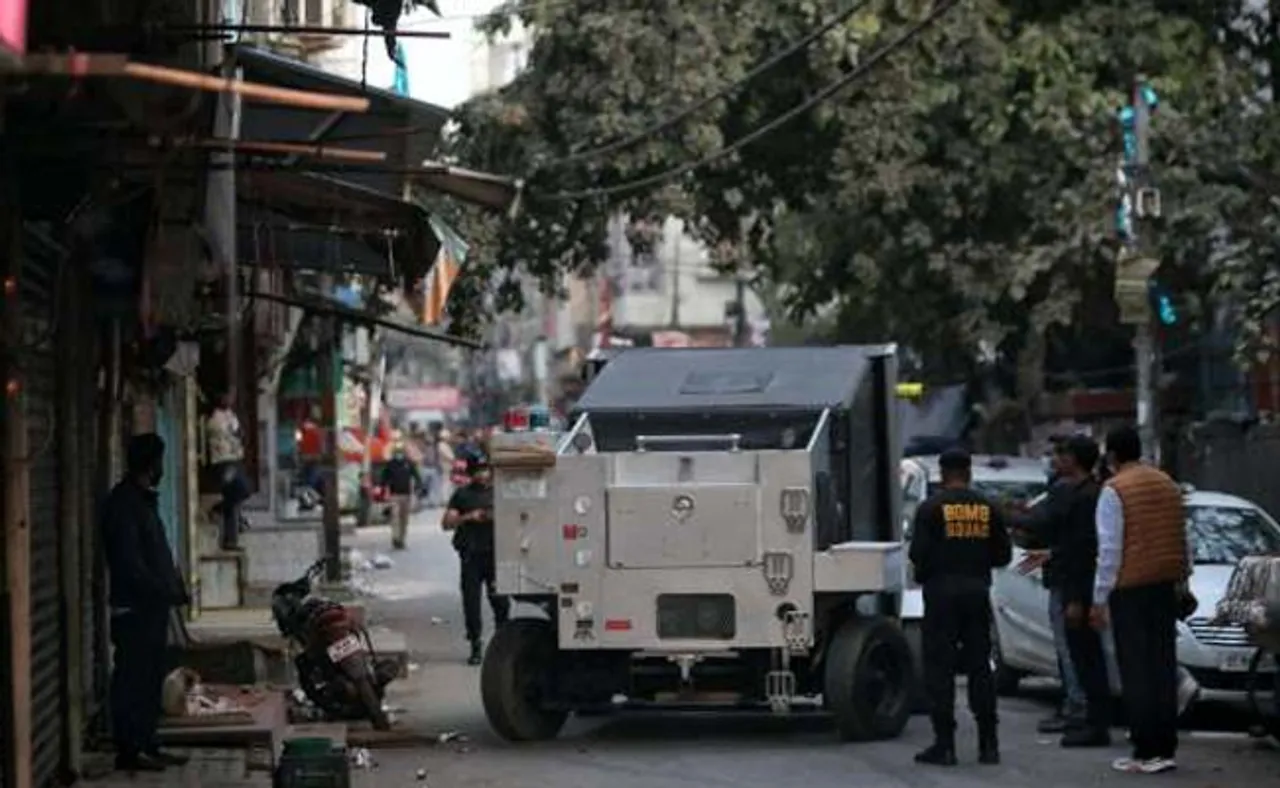 ଦୋହଲିଥାନ୍ତା ଦିଲ୍ଲୀ! ଘର ଭିତରୁ ବ୍ୟାଗରୁ ମିଳିଲା ଆଇଇଡି