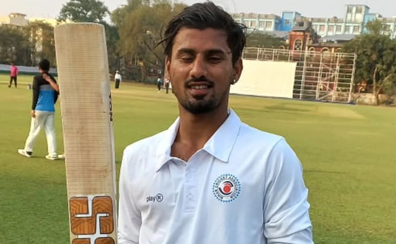 ପଦାର୍ପଣରେ ବିଶ୍ୱ ରେକର୍ଡ, ମାରିଲେ ତ୍ରିଶତକ