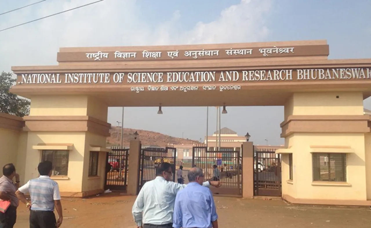 ଛାତରୁ ଡେଇଁ ନାଇଜର ଛାତ୍ରୀଙ୍କ ଆତ୍ମହତ୍ୟା!