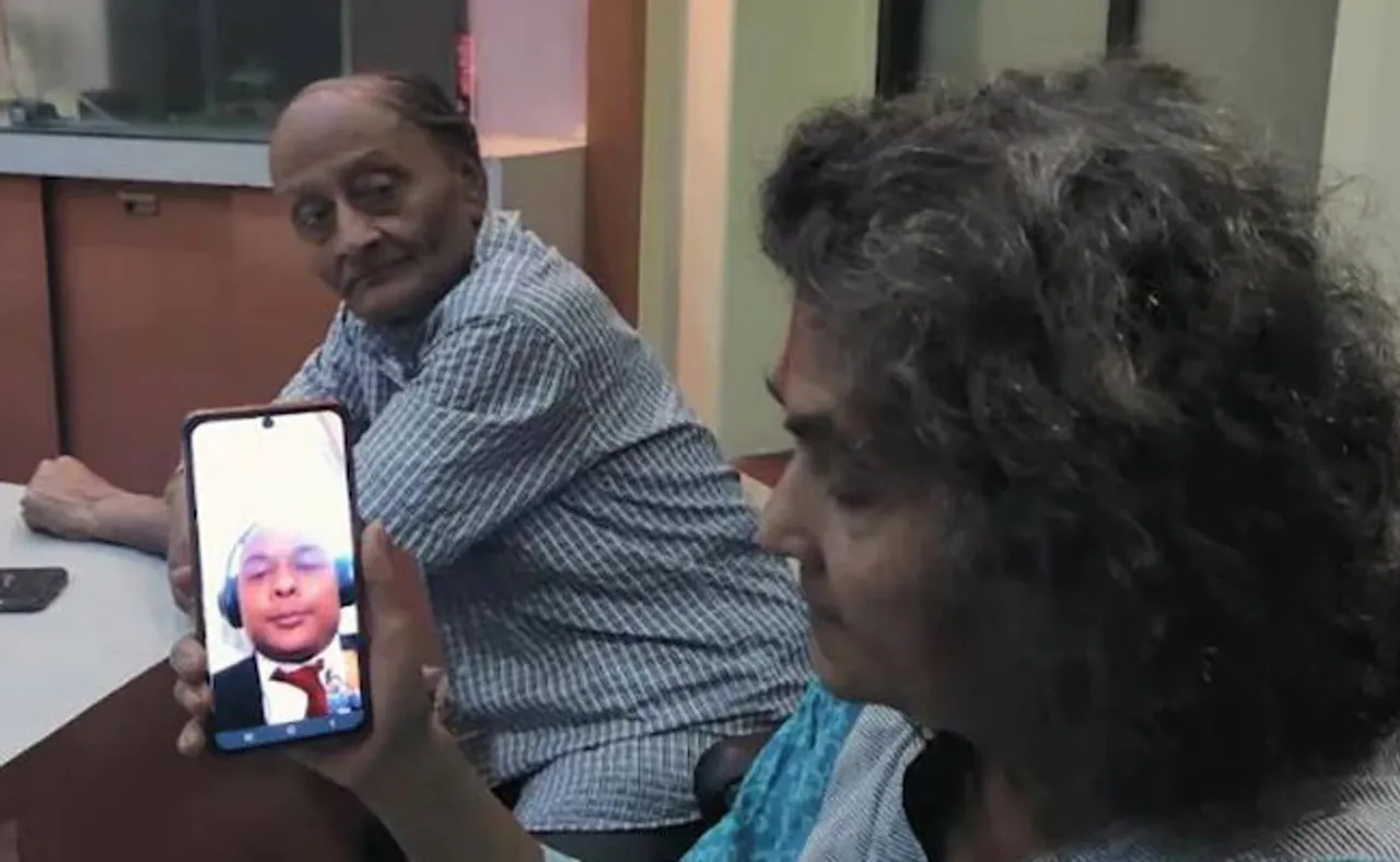 ବାପାମା’ଙ୍କ ଆଖିରୁ ଲୁହ ଶୁଖୁନି, ପୁଅ କହିଲା- ପ୍ରତିଟି ଭାରତୀୟ ଛାତ୍ରଙ୍କୁ ଉଦ୍ଧାର ନ କରିବା ପର୍ଯ୍ୟନ୍ତ ଫେରିବିନି