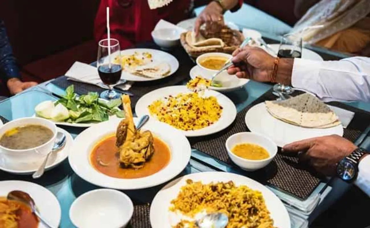 ଜାଣନ୍ତୁ, କେଉଁ ଦିଗକୁ ମୁହଁ କରି ଖାଇଲେ ଲକ୍ଷ୍ମୀ କରିବେ କୋପ, ଭୋଗିବେ ସମସ୍ୟା