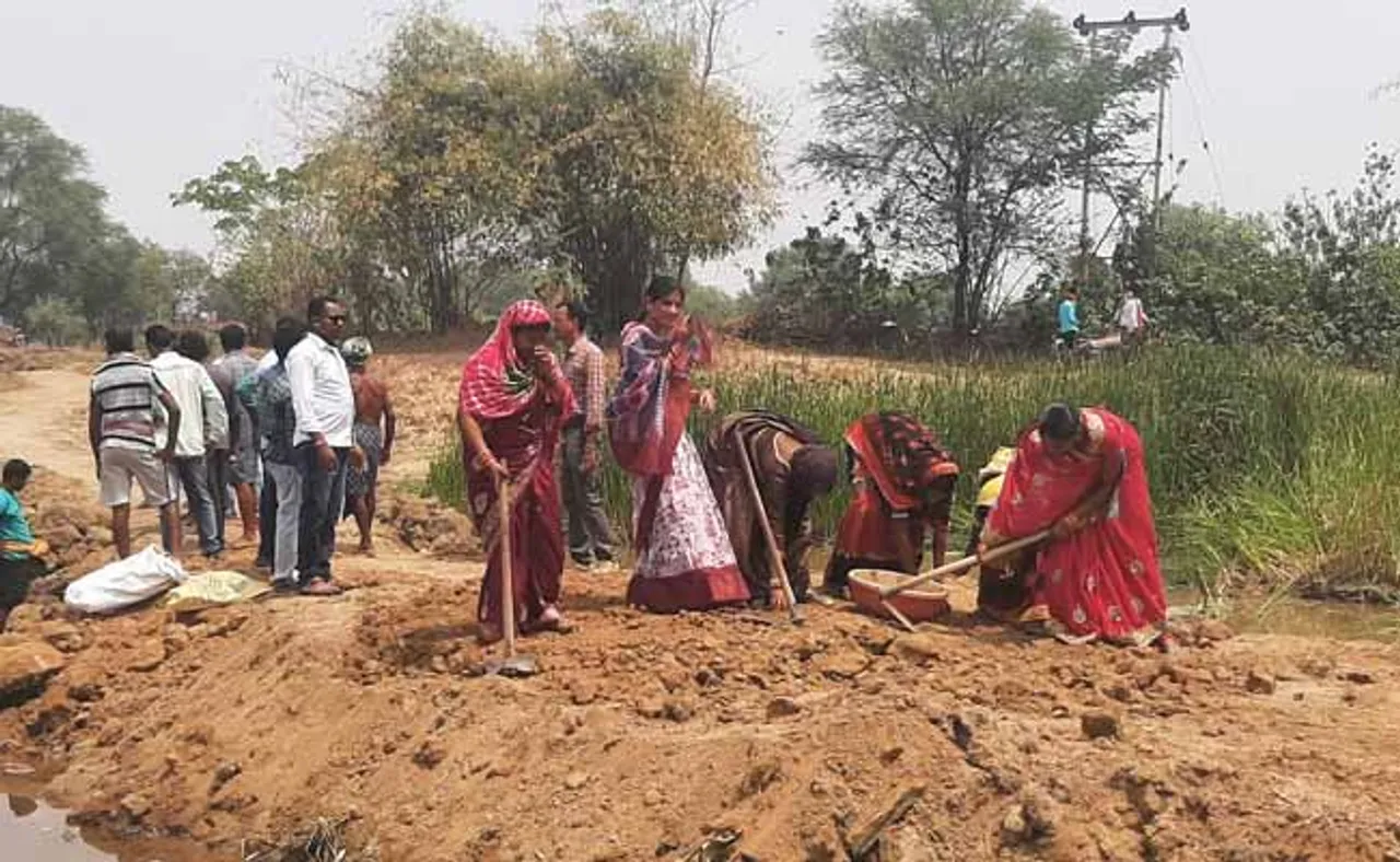 କଥା ରଖିଲେ ସମିତି ସଭ୍ୟ; ନଦୀରେ ତିଆରି କଲେ ରାସ୍ତା