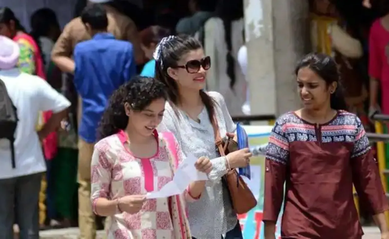 ଏକାସଙ୍ଗେ ୨ଟି ଡିଗ୍ରୀ କୋର୍ସ କରିପାରିବେ ଛାତ୍ରଛାତ୍ରୀ