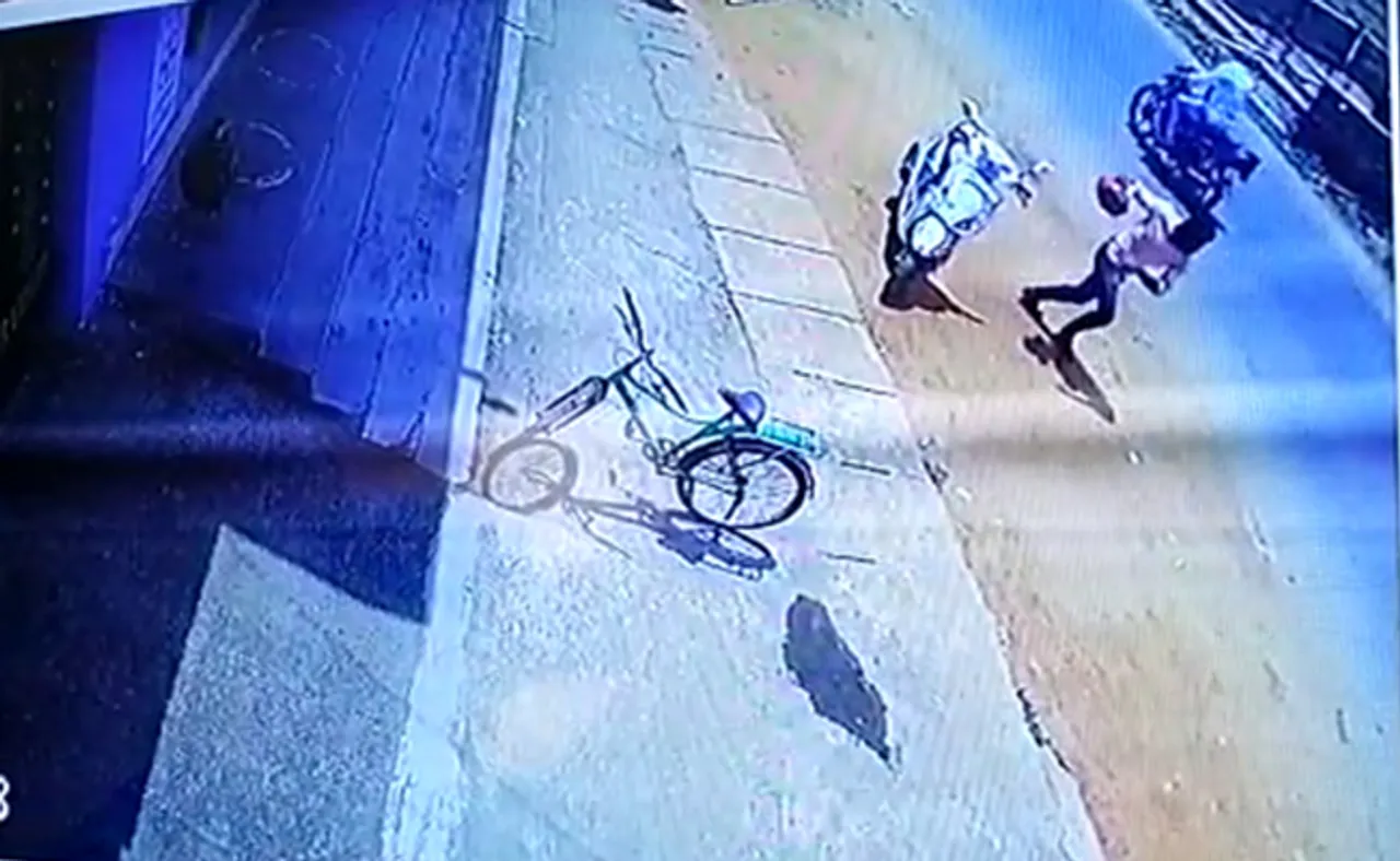 ସ୍କୁଟି ଡିକି ତାଡ଼ି ଲୁଟି ନେଲେ ଅଢ଼େଇ ଲକ୍ଷ ଟଙ୍କା