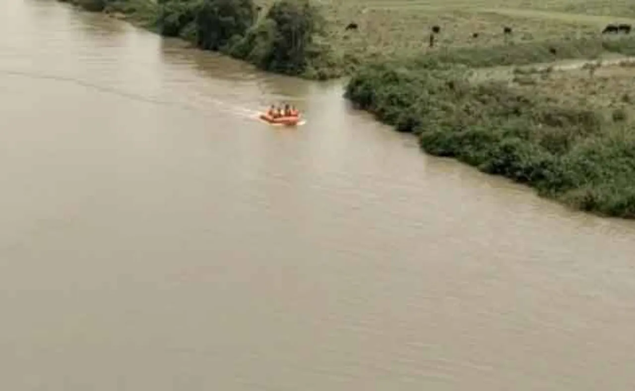 ବୈତରଣୀ ବ୍ରିଜରୁ ଡେଇଁ ପଡ଼ିଲେ କଲେଜ ଛାତ୍ରୀ