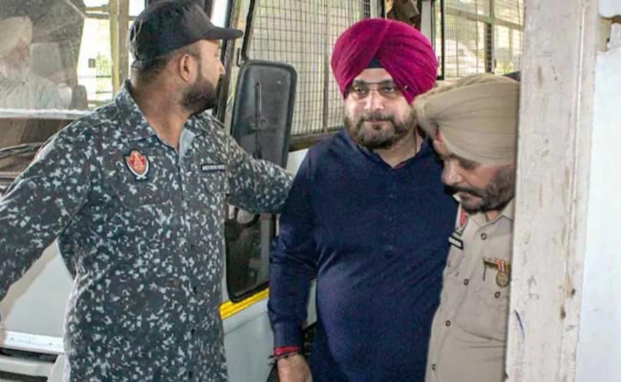 କ୍ରିକେଟର୍‌ରୁ ନେତା ପରେ ଏବେ କିରାଣି ପାଲଟିଲେ ସିଦ୍ଧୁ