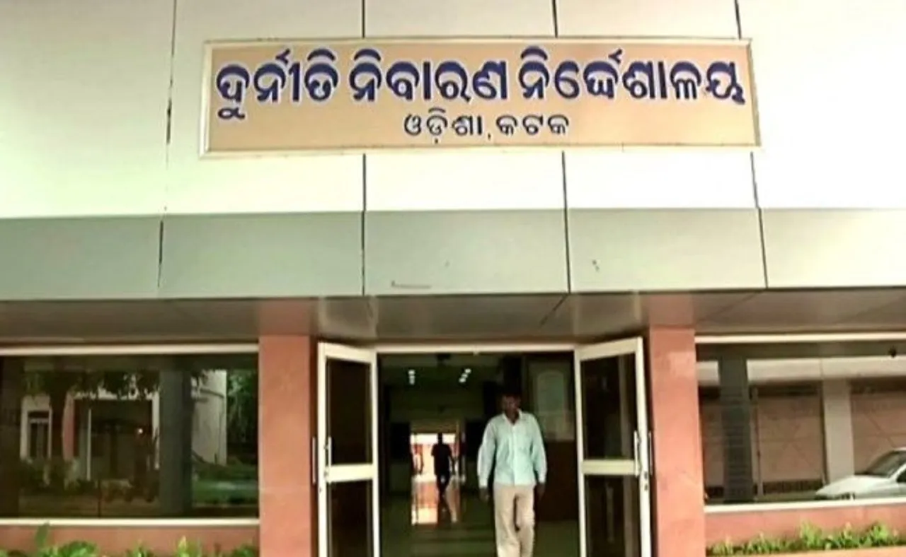 ନଗଦ ୨ ଲକ୍ଷ ଟଙ୍କା ନେଇ ଯାଉଥିଲେ ପିଡି, ମାଡ଼ି ବସିଲା ଭିଜିଲାନ୍ସ