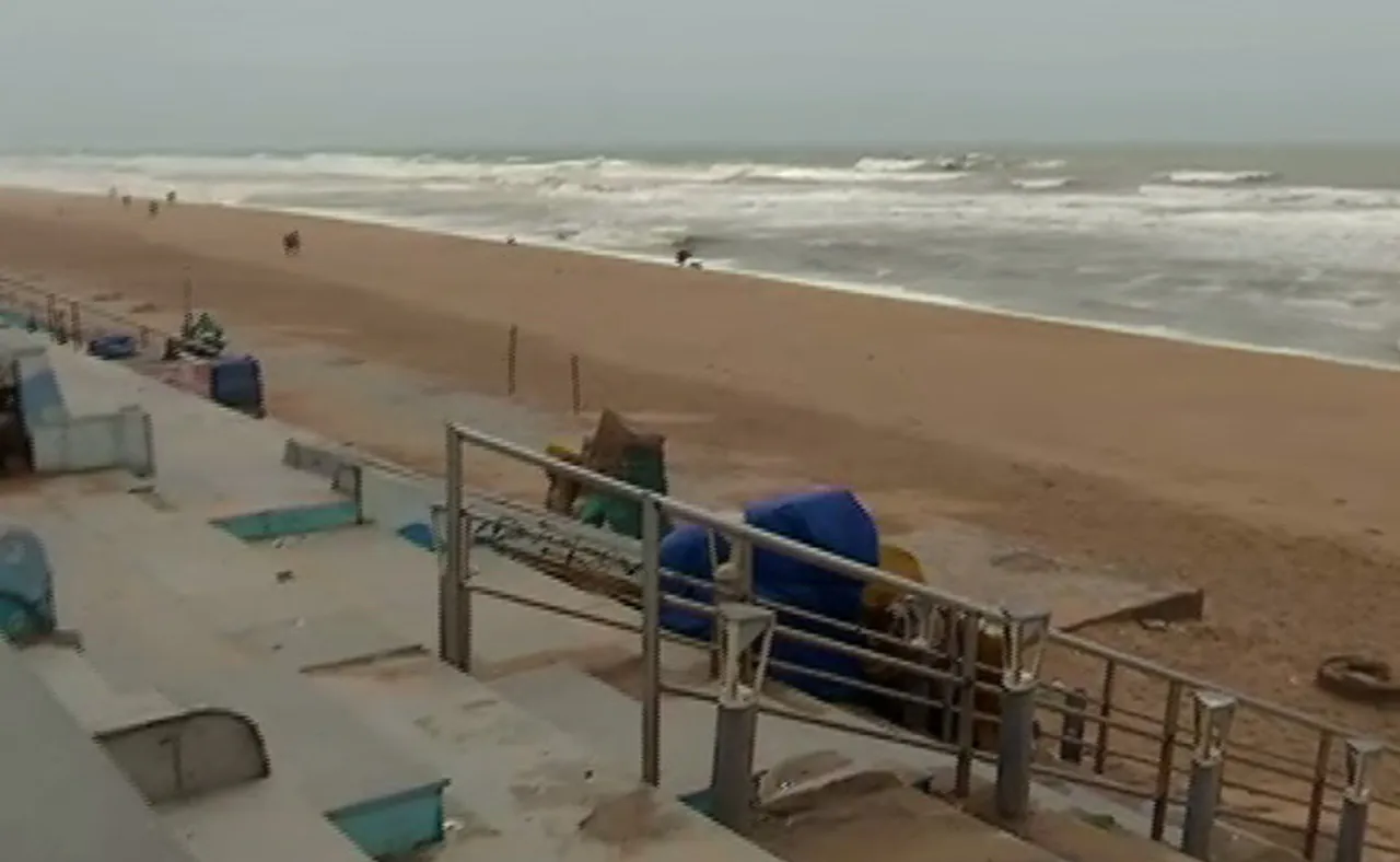 ଅଶାନ୍ତ ହେଲାଣି ସମୁଦ୍ର, ପର୍ଯ୍ୟଟକଙ୍କୁ ଗୋପାଳପୁର ବେଳାଭୂମି ମନା