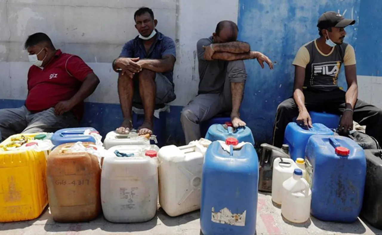 ଦିନକ ପରେ ଶ୍ରୀଲଙ୍କାରୁ ସରିଯିବ ପେଟ୍ରୋଲ, ଦୈନିକ ୧୫ ଘଣ୍ଟା କଟିବ ବିଜୁଳି